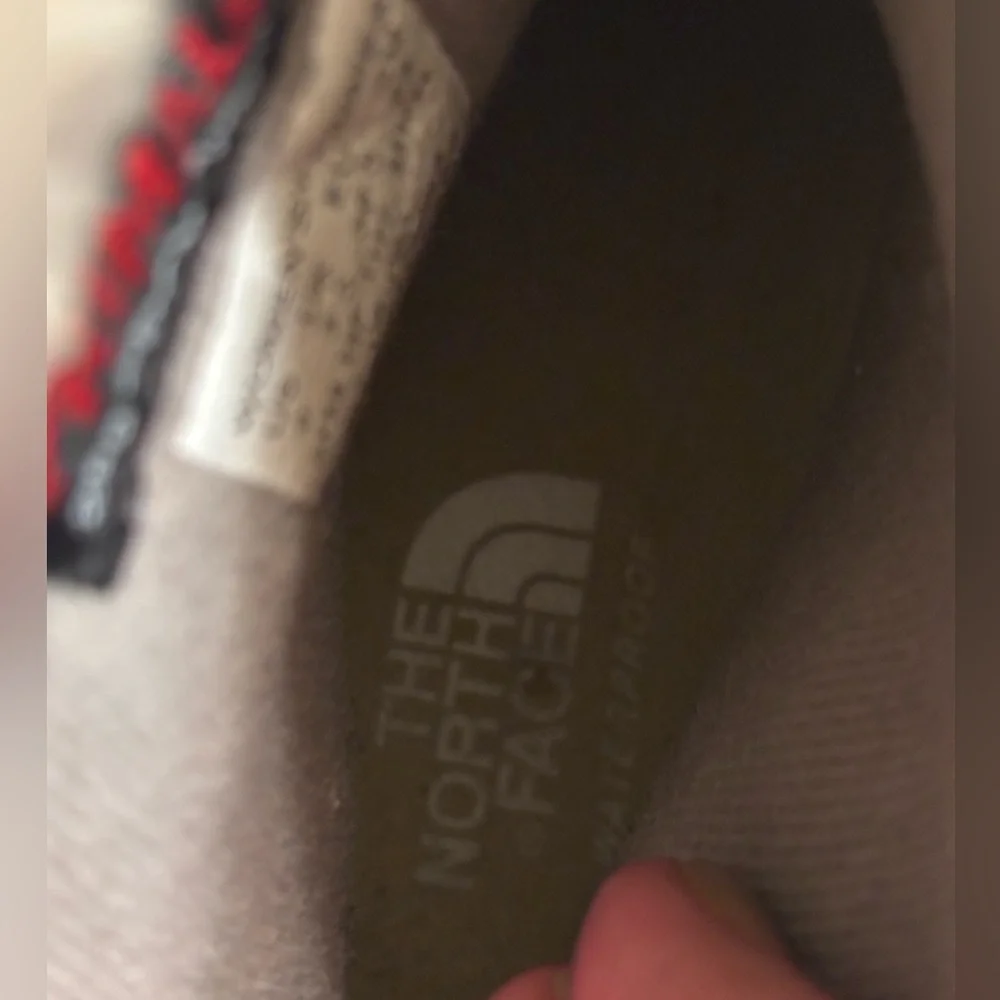 The North Face boots 200 gram primaloft insulation women’s size 6